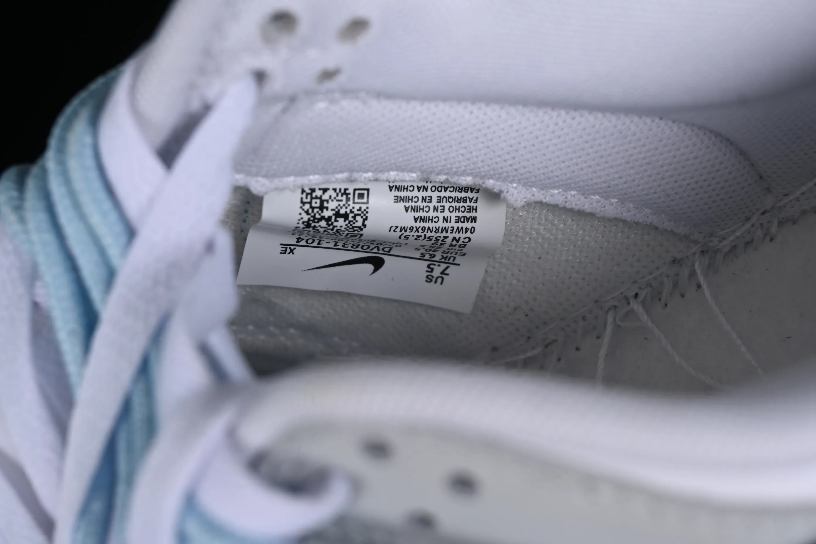 All categories Nk SB Dunk series Nk SB Dunk Low Low-top sneakers Nk Dunk Low Graffiti deconstruction style Casual diary Gradient splash letters SB strap low-top casual sneakers DV0831-104